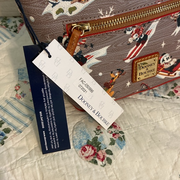 NWT Disney, Dooney and Bourke Christmas Handbag Walt's Lodge Small Crossbody HTF - Picture 6 of 7